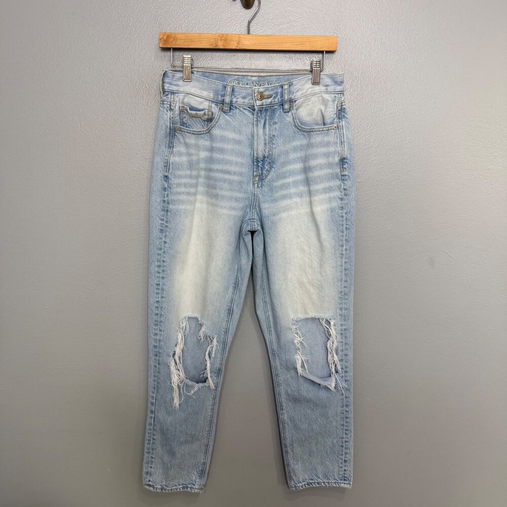 AMERICAN EAGLE light wash mom jeans size 6